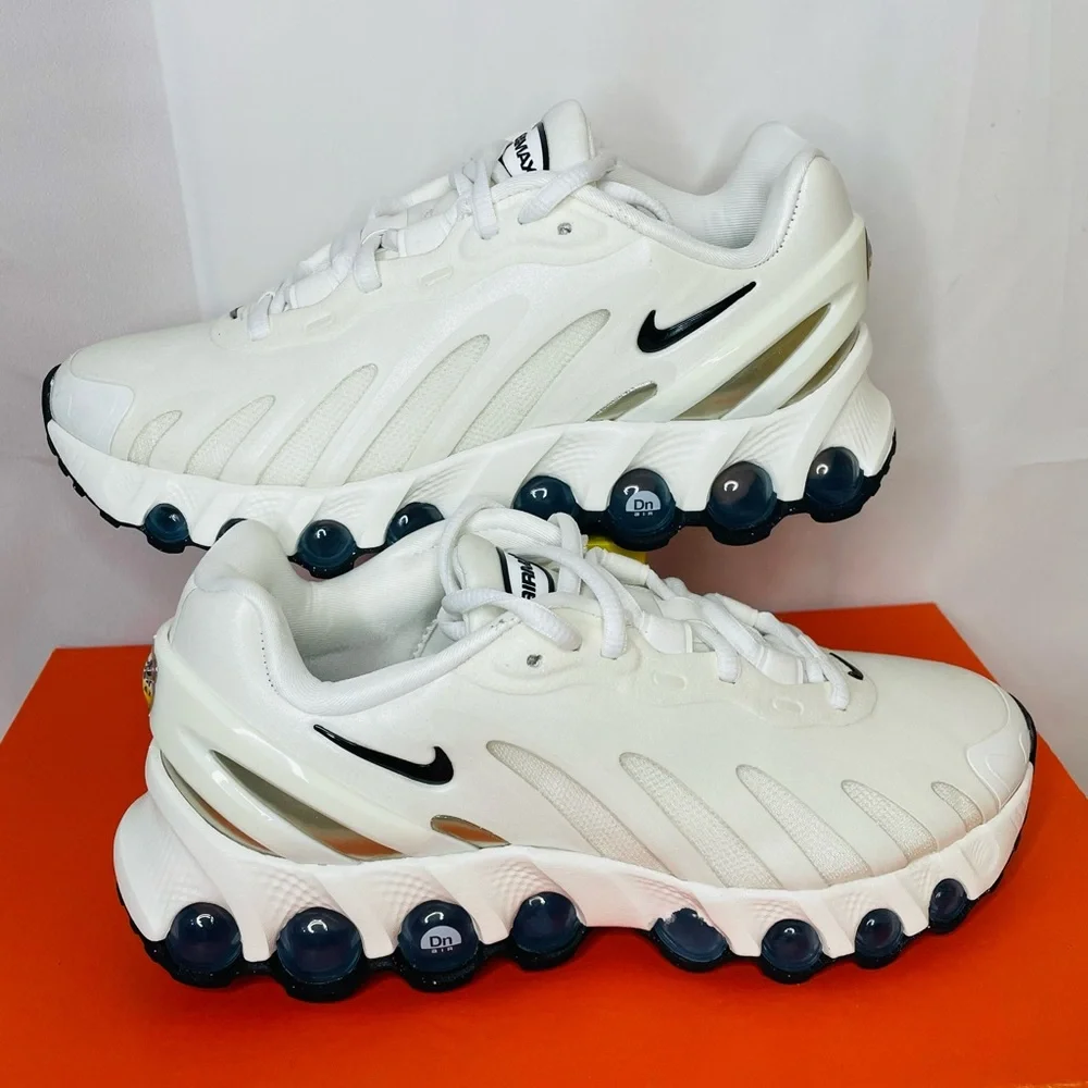New Nike Air Max DN8 Sail and Black- Fossil Athletic Sneakers Women size 5